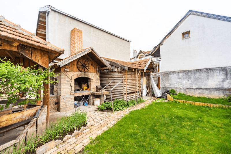 Prelepa porodična kuća - Bulevar Patrijarha Pavla