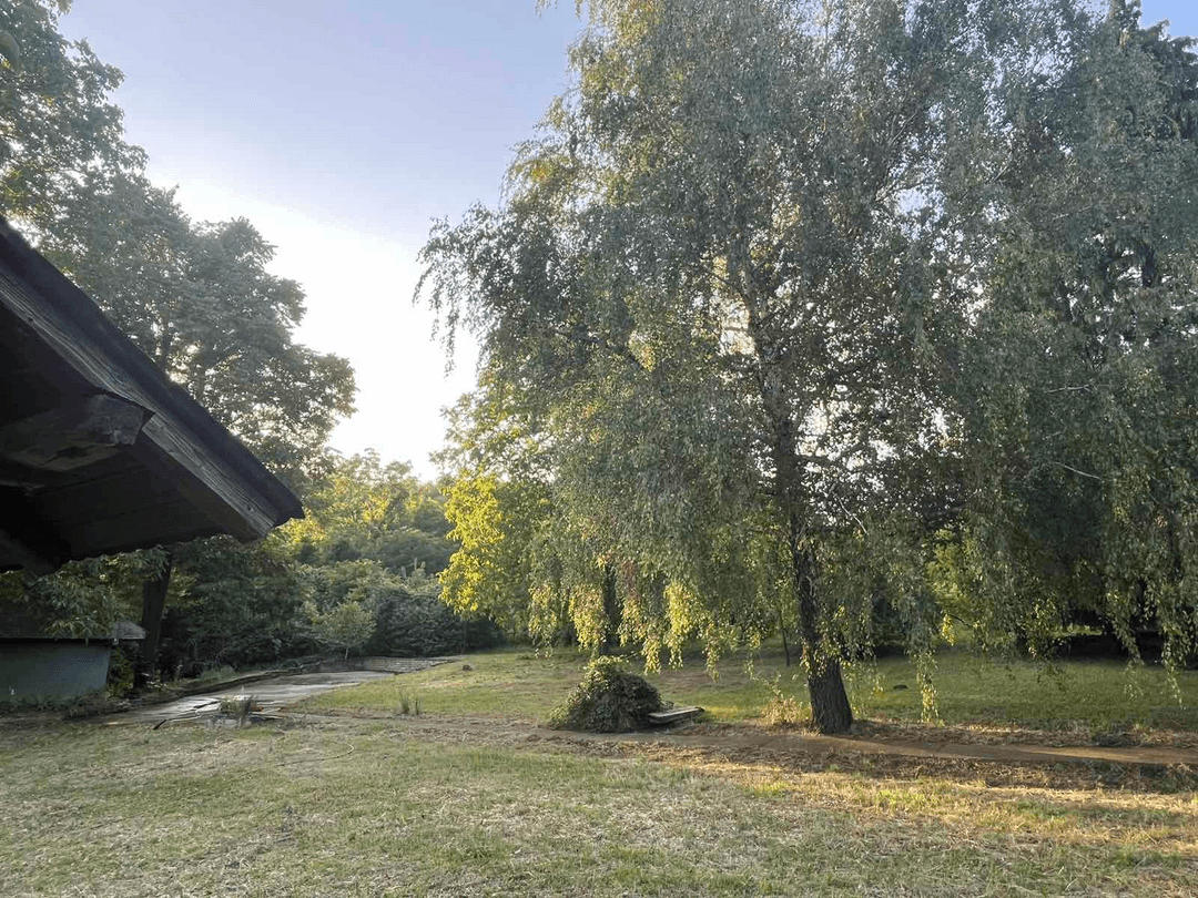 Prodaje se vikendica sa kaminskom kucom i vocnjakom