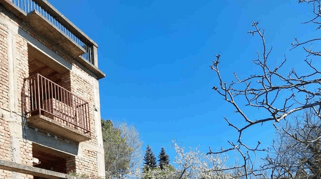 Kuća nadomak manastira Krušedol