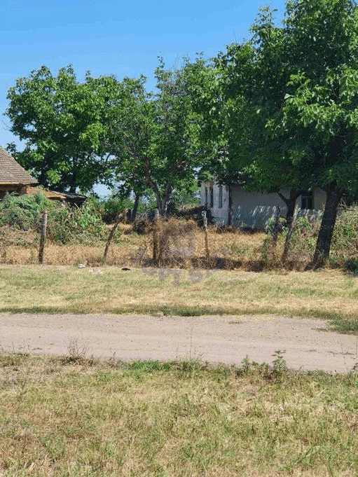 Odličan plac na raskrsnici pored glavnog puta Temerin