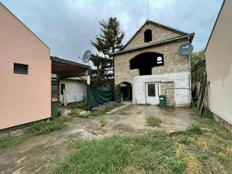 Predstavljamo vam spratnu kuću na Telepu.