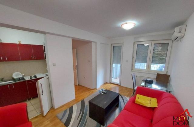 Stan,NOVI SAD,BULEVAR,kv: 40, € 115350, ID: 1025114