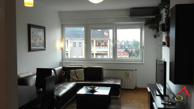 Stan,NOVI SAD,BULEVAR,kv: 90, € 206000, ID: 1028664