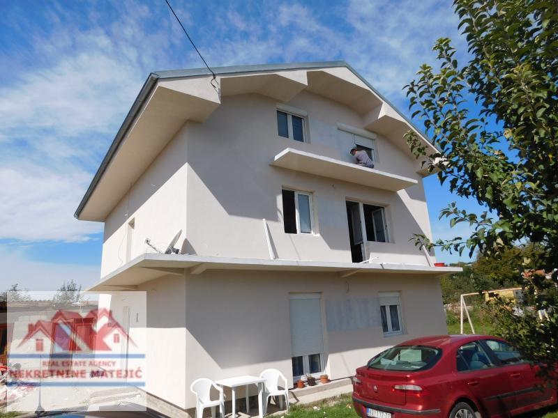 KUĆA, 270 M2 PETROVAC + 6 ARI PLACA, CENA – 120.000 E