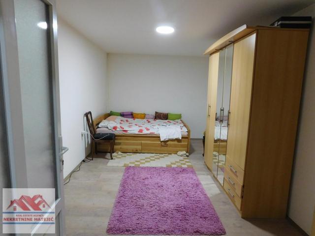 IZDAVANJE STAN 80M2, PETROVAC, NAMEŠTEN,PARKING–250 E